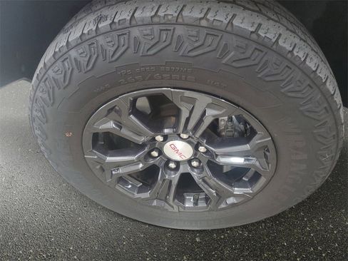 Used 2023 GMC Canyon Elevation w/ Convenience Package image 9