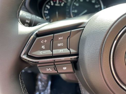 New 2025 MAZDA CX-5 Signature image 17