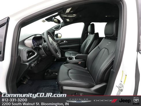 New 2026 Chrysler Pacifica Select w/ S Appearance Package AWD/4WD image 10