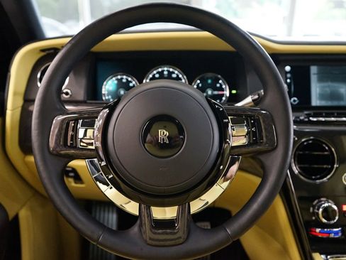 Used 2022 Rolls-Royce Cullinan Black Badge w/ Dark Exterior Package AWD/4WD image 44