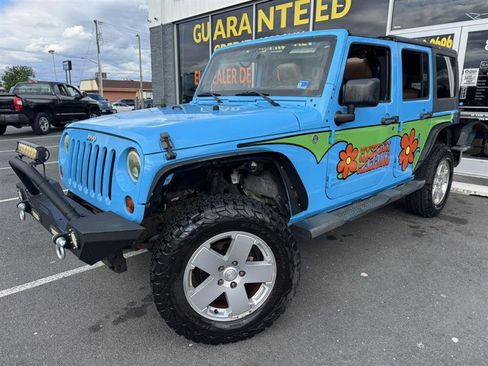 Used 2012 Jeep Wrangler Unlimited Sahara w/ Connectivity Group AWD/4WD image 2