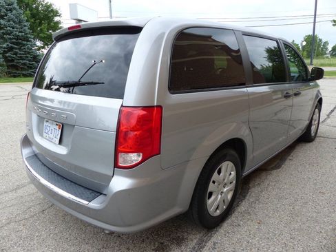 Used 2019 Dodge Grand Caravan SE w/ UConnect Hands-Free Group FWD image 11