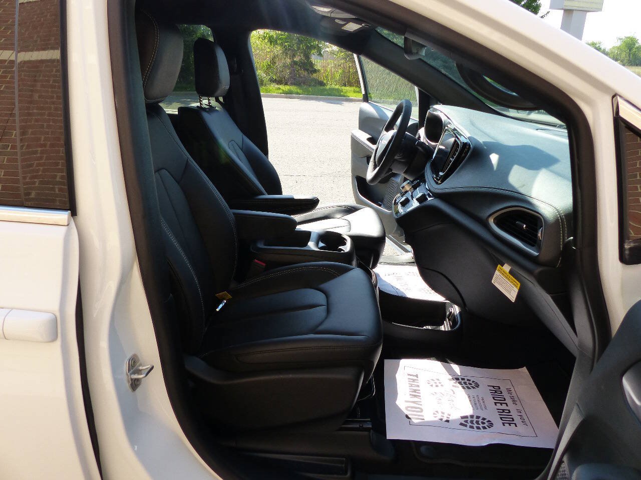 Used 2026 Chrysler Pacifica Select FWD image 51