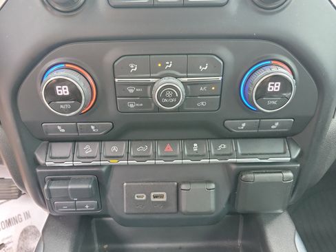 Used 2021 Chevrolet Silverado 1500 LT Trail Boss w/ Convenience Package II AWD/4WD image 17