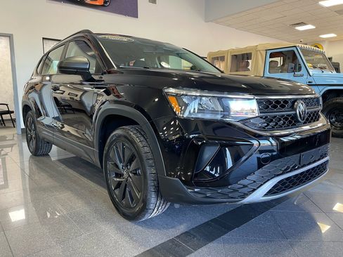 Used 2022 Volkswagen Taos S image 6