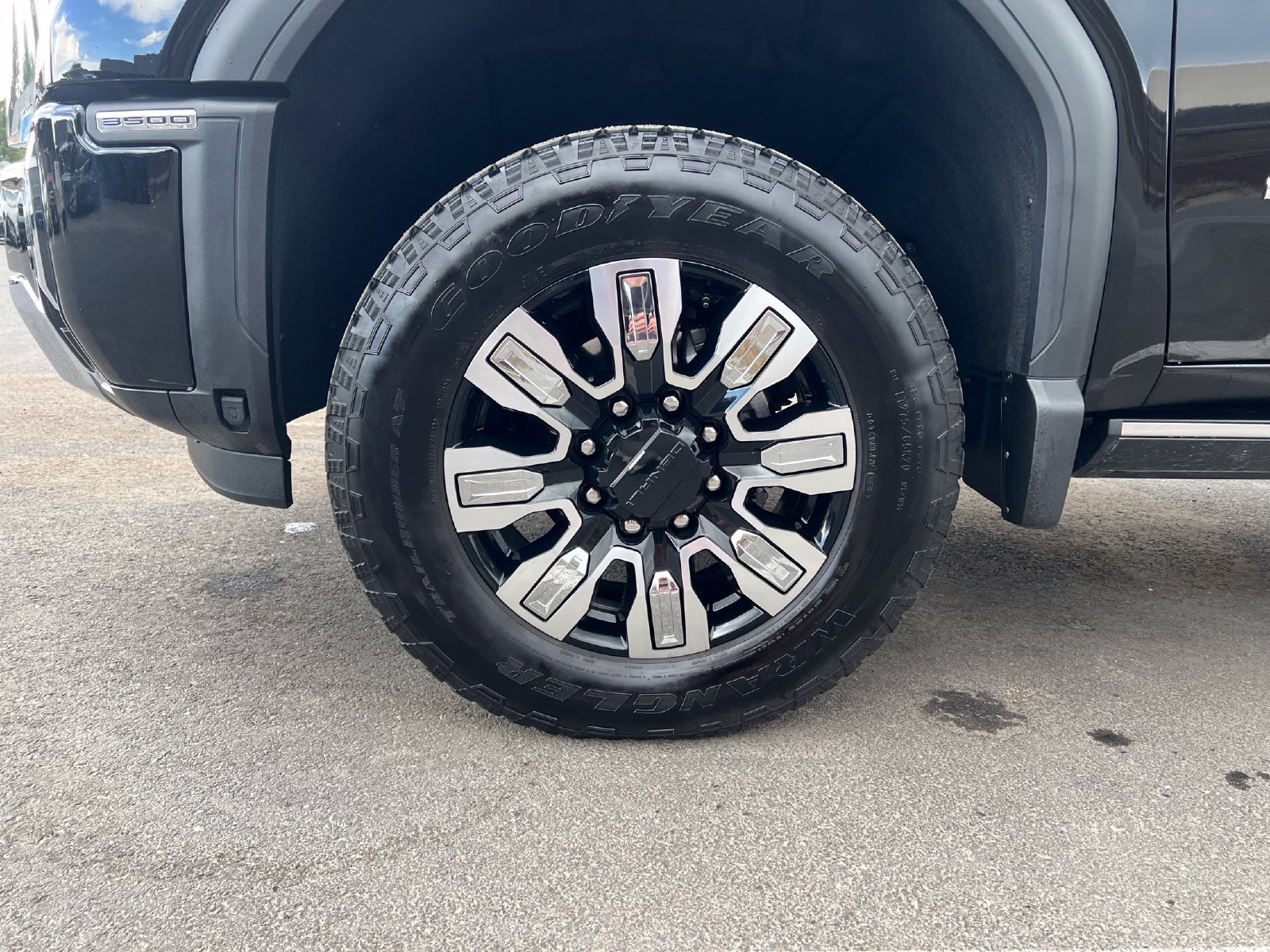 Used 2024 GMC Sierra 3500 Denali w/ Denali Reserve Package AWD/4WD image 28