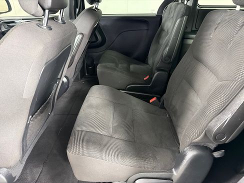 Used 2020 Dodge Grand Caravan SE FWD image 14