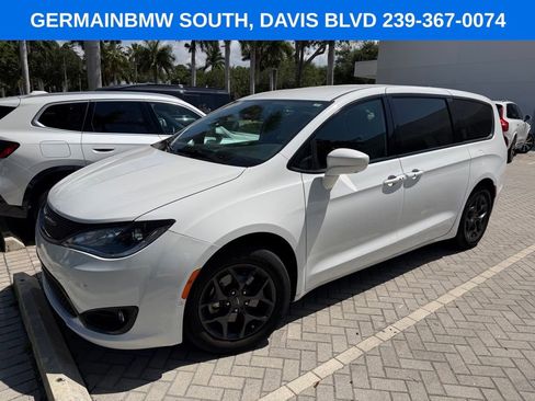 Used 2019 Chrysler Pacifica Touring Plus w/ Advanced Safetytec Group FWD image 1