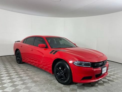 Used 2022 Dodge Charger SXT RWD image 3
