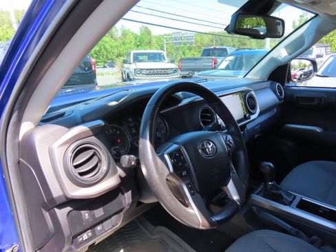 Used 2022 Toyota Tacoma SR5 AWD/4WD image 14