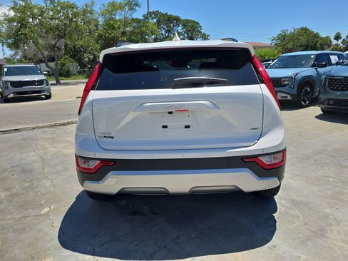New 2026 Kia Niro EX FWD image 7