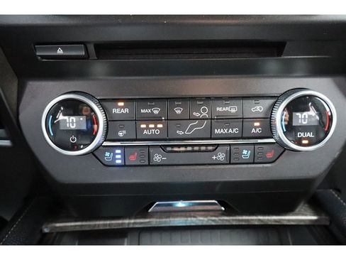 Used 2018 Ford Expedition Limited w/ Equipment Group 301A AWD/4WD image 32