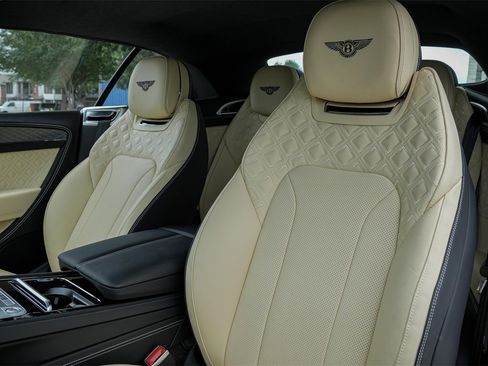 Certified 2024 Bentley Continental GT V8 image 21