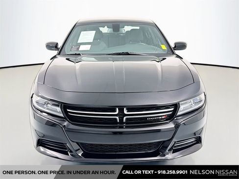 Used 2017 Dodge Charger SE w/ Popular Equipment Group image 2