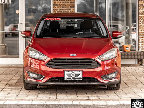Used 2017 Ford Focus SE image 2