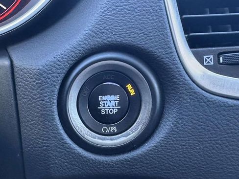 Certified 2019 Dodge Durango SXT image 38