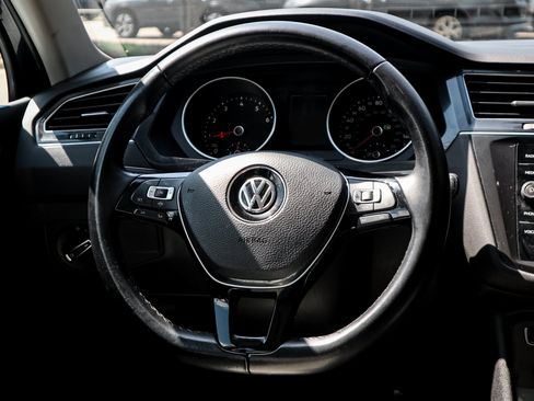 Used 2019 Volkswagen Tiguan SE w/ Panoramic Sunroof Package AWD/4WD image 18