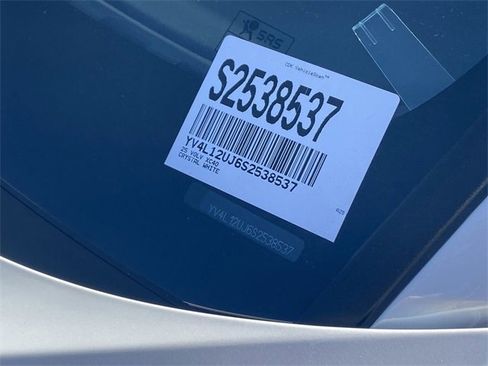 New 2025 Volvo XC40 B5 Core w/ Protection Package Premier image 24