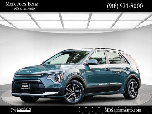 Used 2023 Kia Niro EX image 1