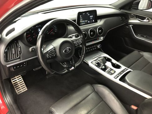 Used 2018 Kia Stinger GT2 image 13