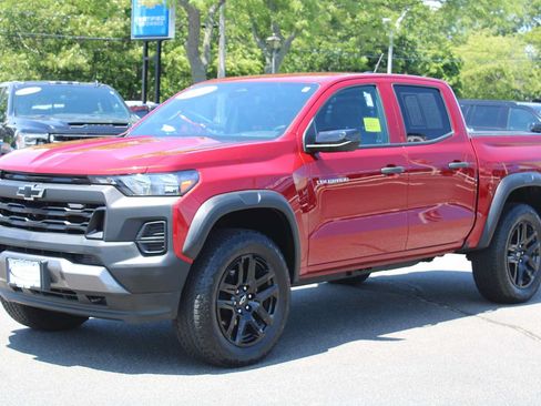 Used 2024 Chevrolet Colorado Trail Boss w/ Technology Package AWD/4WD image 3
