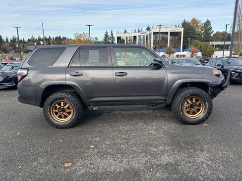 Used 2018 Toyota 4Runner TRD Off-Road Premium image 4