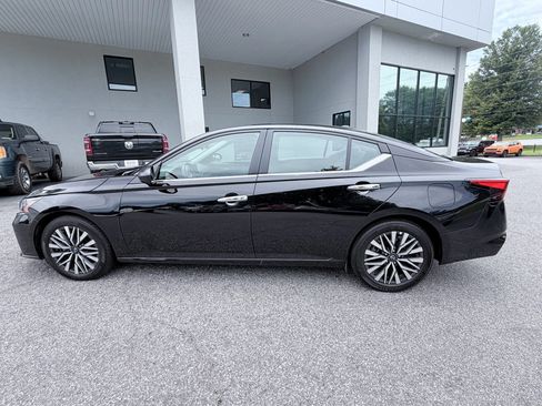 Used 2025 Nissan Altima 2.5 SV FWD image 5