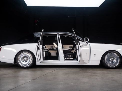 Used 2019 Rolls-Royce Phantom Sedan RWD image 12