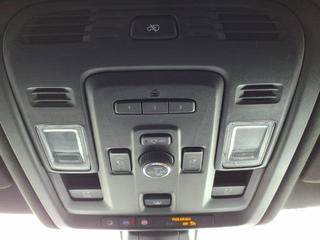 Used 2021 GMC Yukon Denali w/ Denali Ultimate Package AWD/4WD image 24