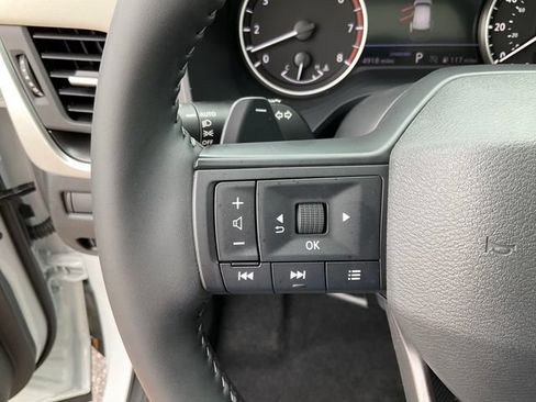 Used 2026 Nissan Rogue SV w/ SV Premium Package FWD image 12