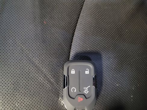 Used 2021 GMC Terrain SLT image 32