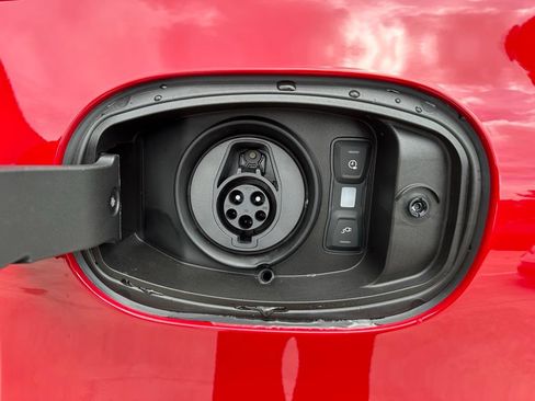 Certified 2025 Porsche Cayenne E-Hybrid AWD/4WD image 38