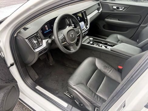 Used 2025 Volvo S60 B5 Core image 23