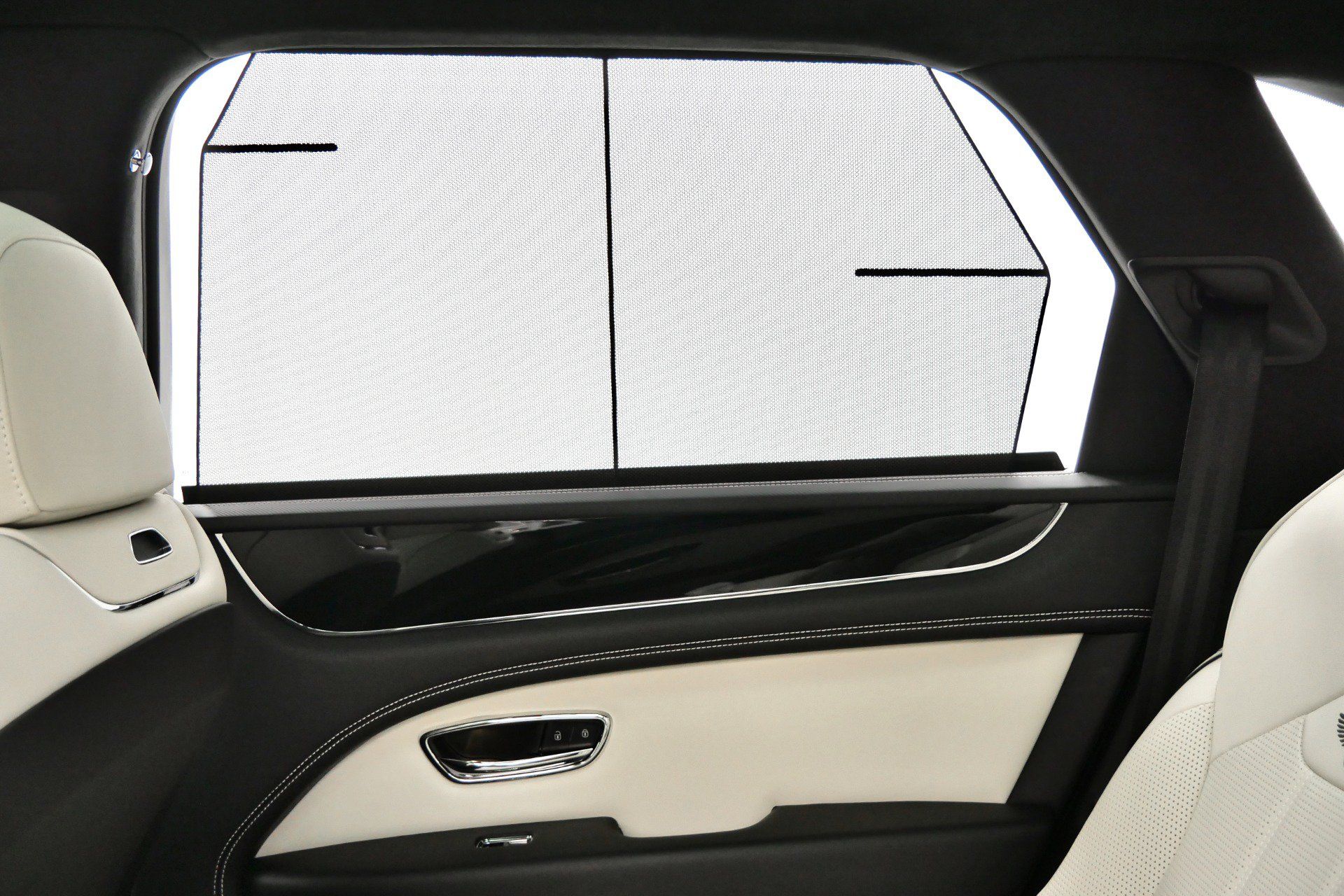Used 2023 Bentley Bentayga AWD/4WD image 31