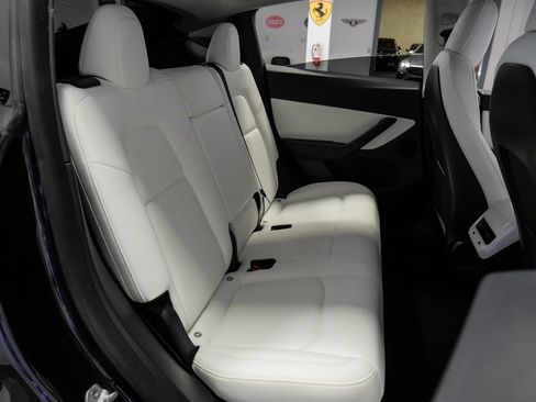 Used 2021 Tesla Model Y Long Range image 40