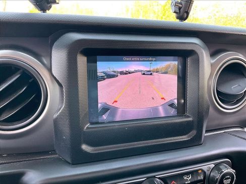 Used 2023 Jeep Gladiator Sport AWD/4WD image 18