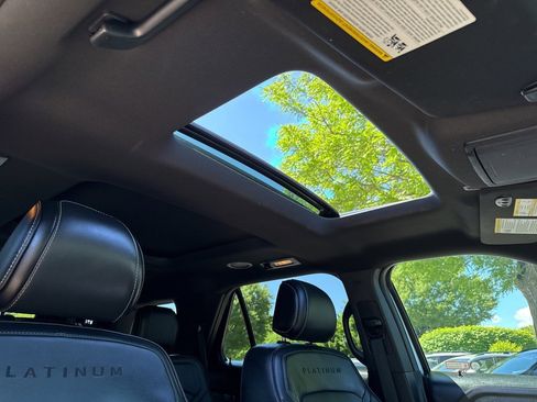 Used 2017 Ford Explorer Platinum image 34