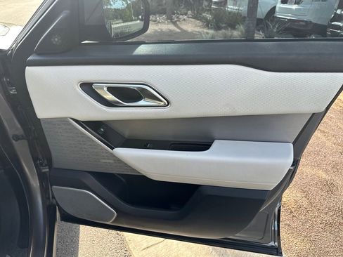 Used 2018 Land Rover Range Rover Velar R-Dynamic SE AWD/4WD image 31