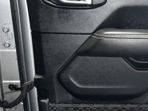 Used 2021 Jeep Wrangler Unlimited Sahara AWD/4WD image 19
