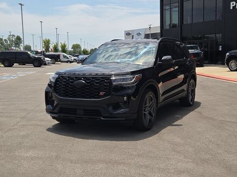 Used 2025 Ford Explorer ST RWD image 1