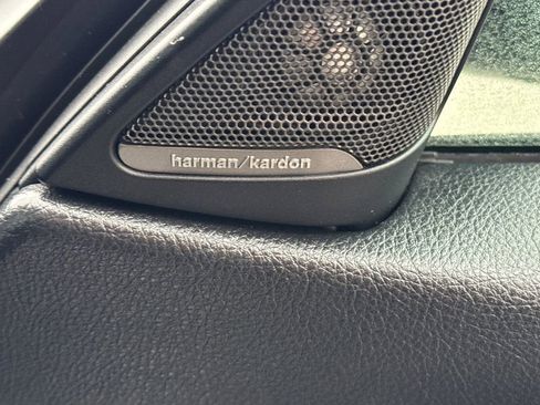 Used 2016 BMW M4 Convertible image 18