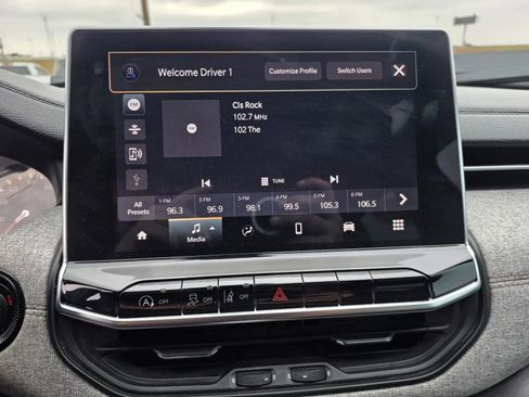 Used 2023 Jeep Compass Latitude image 19