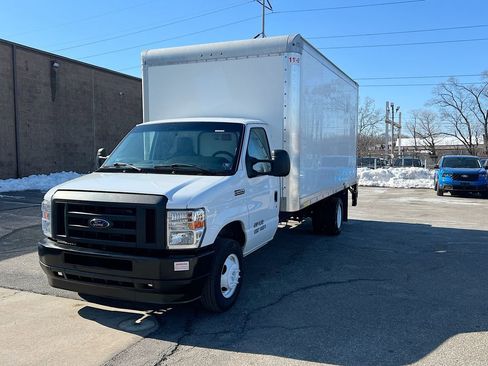 Certified 2024 Ford E-450 and Econoline 450 Super Duty w/ Power Windows & Locks Group image 4