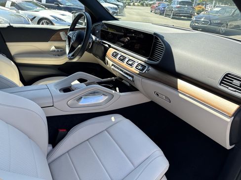 Certified 2025 Mercedes-Benz GLE 450e 4MATIC w/ Winter Package image 15