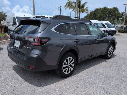 Used 2025 Subaru Outback Premium AWD/4WD image 5