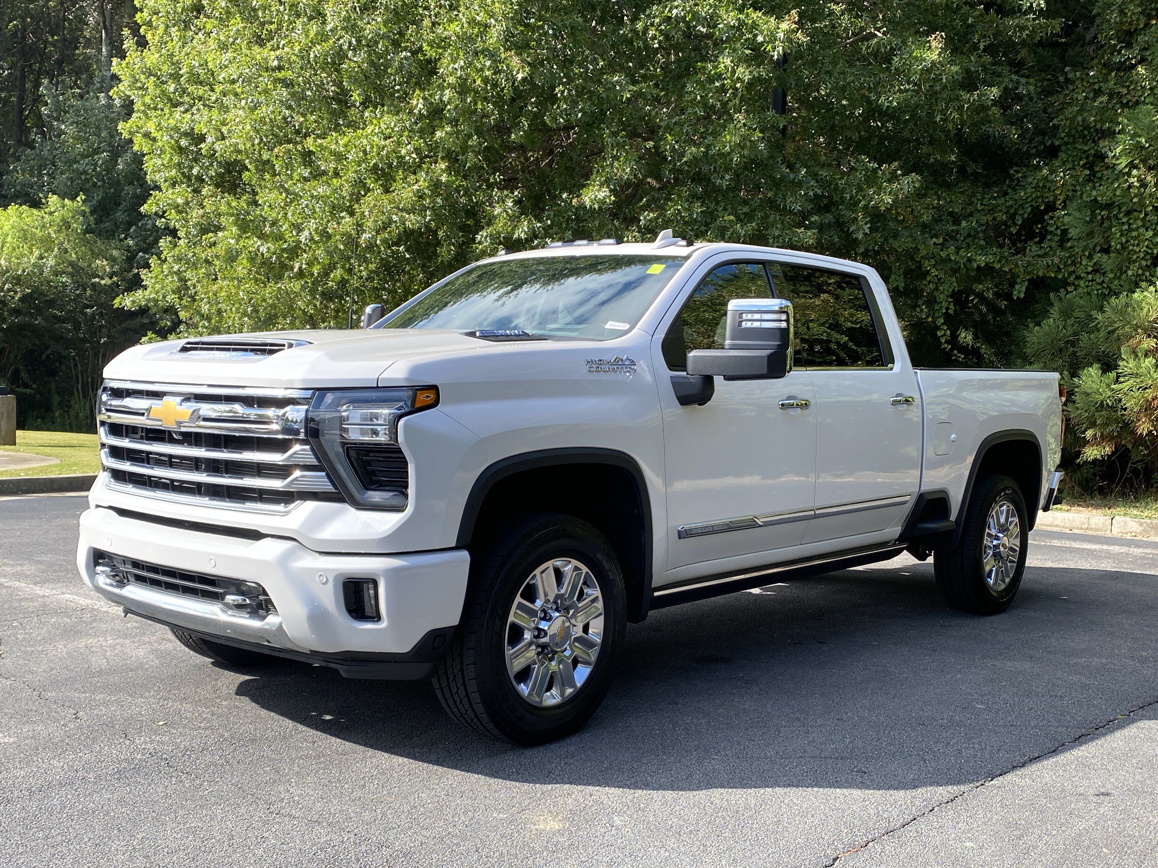 Used 2024 Chevrolet Silverado 2500 High Country w/ High Country Premium Package AWD/4WD image 5