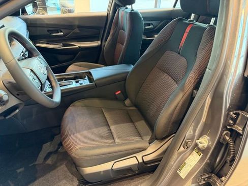 New 2026 Nissan Sentra SR w/ Floor Mat Package image 9