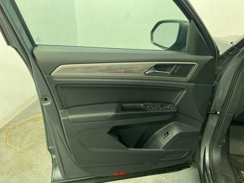 Used 2020 Volkswagen Atlas Cross Sport SE image 19