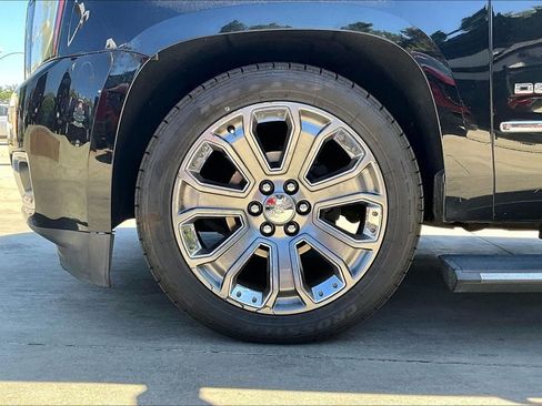 Used 2015 GMC Yukon Denali w/ Touring Package AWD/4WD image 5