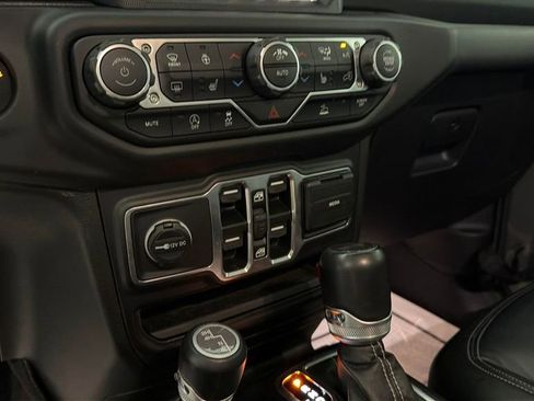 Used 2023 Jeep Wrangler Unlimited Sahara w/ Cold Weather Group AWD/4WD image 21